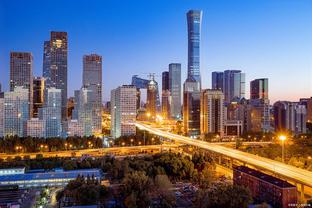 比尔谈三巨头：我们都习惯围绕自己建立体系 布克做出了重大牺牲